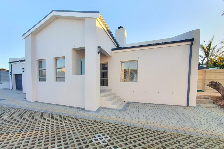 4 Bedroom Property for Sale in Vierlanden Western Cape